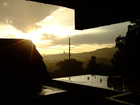 嵐の後 - State Capitol