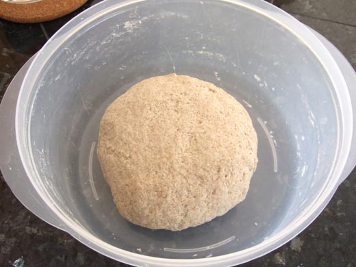 ライ麦パン：今から一次発酵。